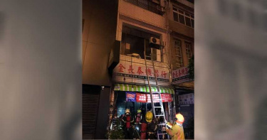 屏市透天厝大火 救出5人2人送醫