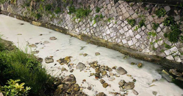 北投驚見奇異牛奶湖景象 真相竟讓環保局秒開罰