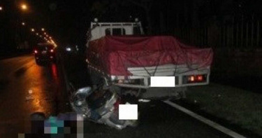 貨車司機尿急違停路邊解放 騎士趕上班將他狠撞慘死