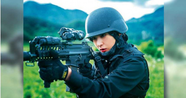 鄭秀晶《Search》開槍架勢足 勤背軍中術語盼獲阿兵哥認可