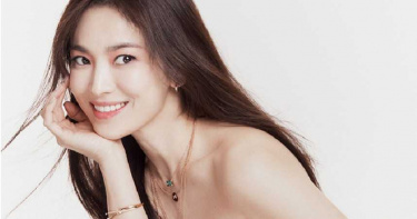 2020年終玩美收官!女神宋慧喬燦笑大展事業線,性感演繹CHAUMET珠寶親獻溫暖祝福