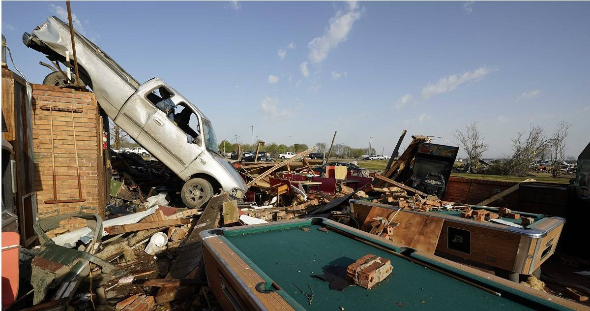 美東南部遭龍捲風重創！小鎮被夷為平地 至少26人喪生、數萬戶停電 國際 CTWANT