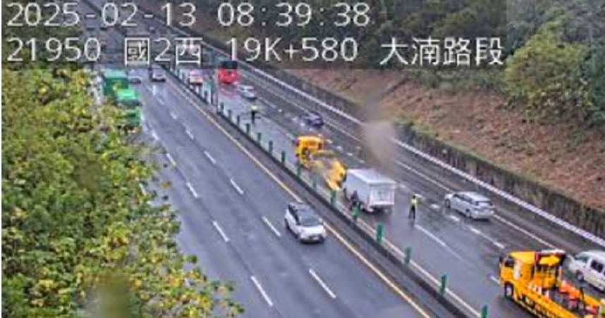 6車連環追撞5公里塞爆。（圖／翻攝高速公路1968畫面）