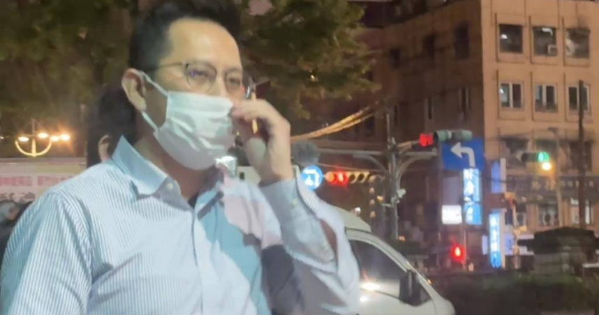 台北市刑大偵查隊長劉居榮稍早被以洩密案被告身份移送新北地檢署複訊。（圖／中國時報記者柯毓庭攝）