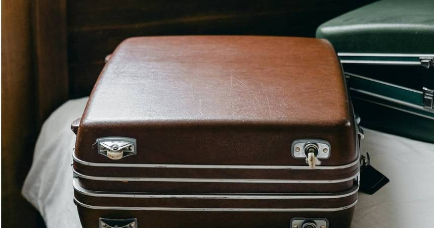 大陸一名夏姓女子近日在社交媒體發文，分享了自己在高鐵上被行李箱砸傷頭部後的維權經歷。（示意圖／翻攝pexels）