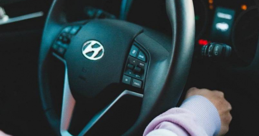 美國2日起對所有進口車加徵25％關稅。（圖／pexels）