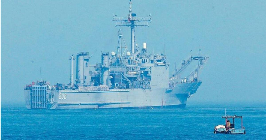 海軍中和艦3月27日凌晨操演時，於限制水域外與1艘大陸漁船擦撞。（圖／報系資料照）