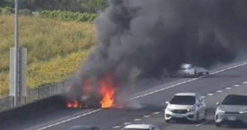 國道一號北上350.2公里處，今早發火燒車事故。（圖／翻攝畫面）