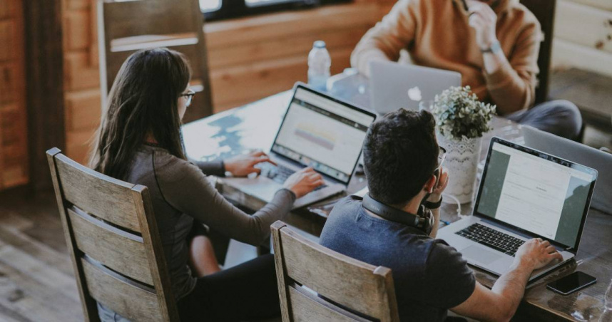 上班族示意圖。（圖／翻攝自unsplash）