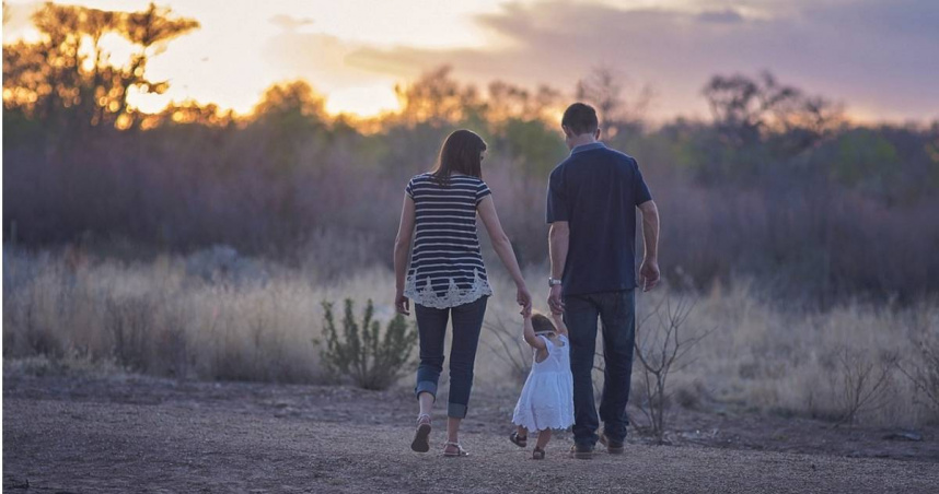 一名人妻表示，丈夫隱瞞過去二婚並與前妻育有三名兒女的情史，如今對方還打算將女兒們接回家同住，讓她無法接受。（示意圖／Pixabay）