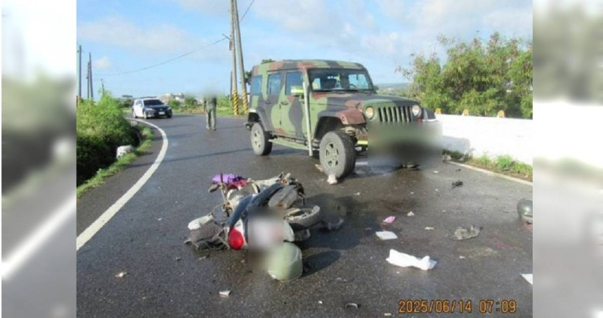 屏東未劃分道線路段發生事故，1名女騎士與對向軍車碰撞，導致她四肢全斷不治亡。（圖／翻攝畫面）