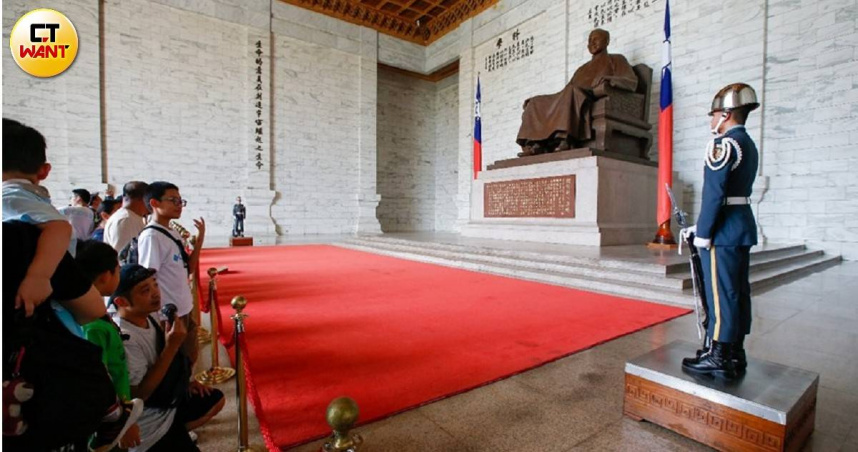 中正紀念堂的歷史刻痕往往掀起政治角力。（圖／黃耀徵攝）