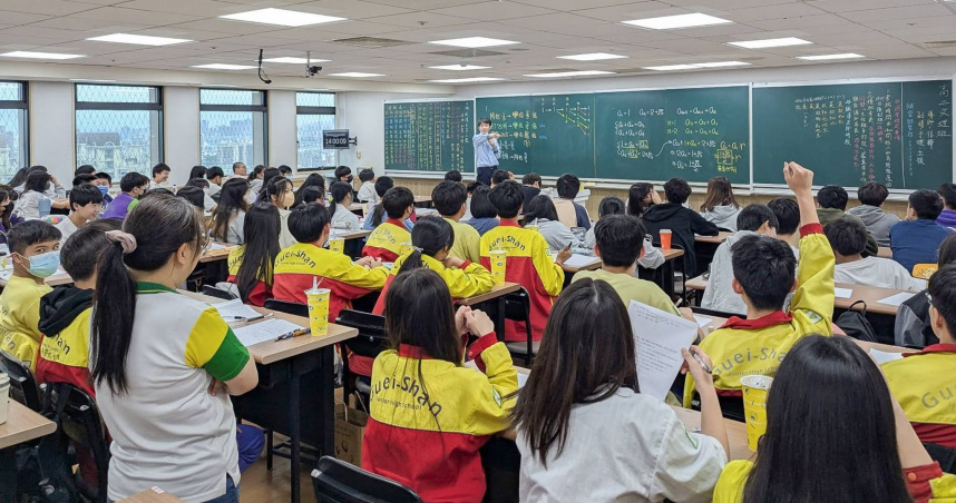 朝揚補習班全盛時期有23間分店，每學期至少有5000位學生報名，如今卻爆出嚴重的欠薪事件。（圖／翻攝朝揚富元教育股份有限公司臉書）