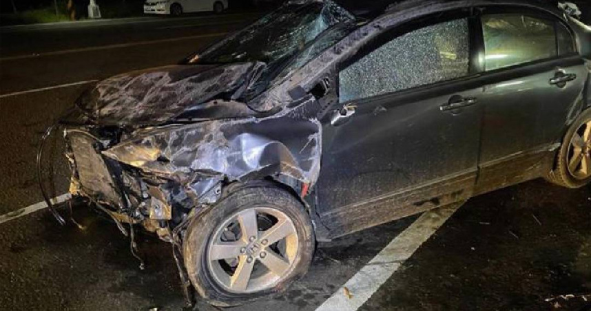 台南市南化區陳姓男子涉嫌對父開槍後逃逸，在新化區自撞身亡，車上搜出4把槍枝。（圖／翻攝畫面）