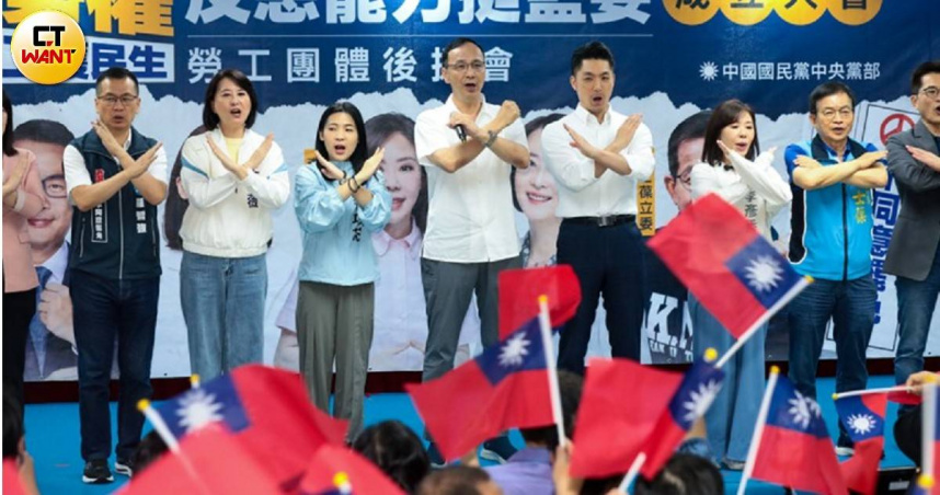 國民黨立委徐巧芯（左4）等多位台北市籍國民黨立委26日將面臨罷免考驗。（圖／黃耀徵攝）