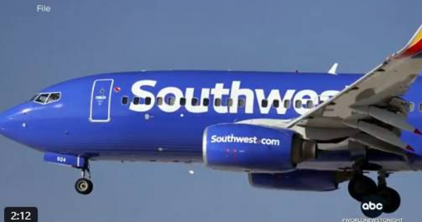 西南航空班機於加州好萊塢伯班克機場起飛後不久，發生急降事件，乘客驚聲尖叫。（圖／翻攝自abc News）