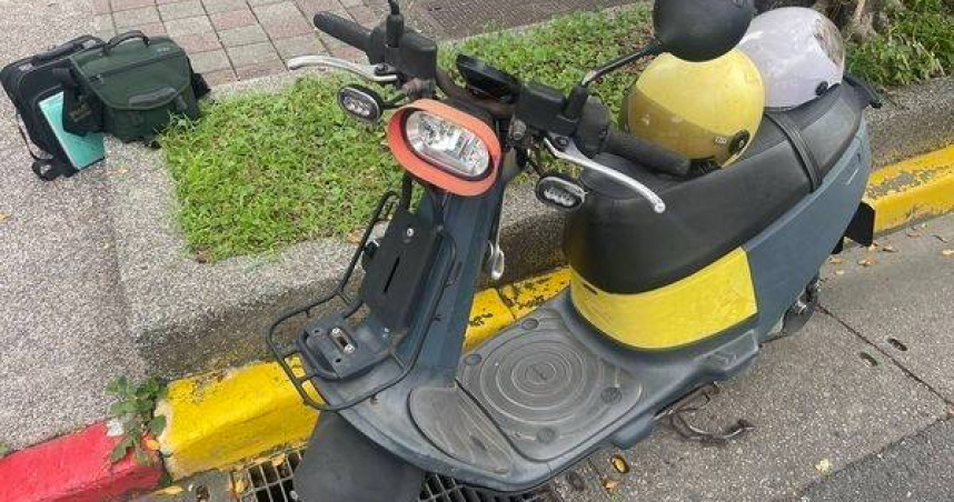 內湖母女機車撞貨車，母昏迷女命危搶救中。（圖／翻攝畫面）