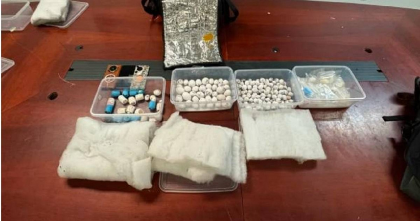 旅客帶鳥蛋闖關被抓。（圖／翻攝京報網）