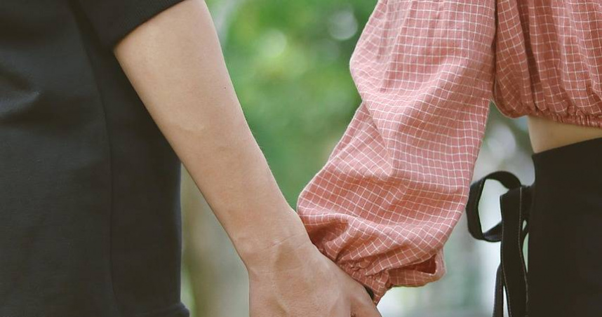 52歲單身女子在Threads發文徵求七夕一日伴遊，不少人妻笑稱想幫老公報名參加。（示意圖／Pixabay）