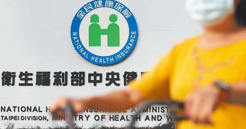 行政院政務委員陳時中說，基本上健保是社會保險制度，除了量能負擔，還有劫富濟貧的精神在。如果太低，會讓貧者一起負擔，恐怕與健保精神起一點衝突。拉高，讓資本多的人參與健保費是應該的。至於額度，則要靠學者專家一起討論。（圖／報系資料照）