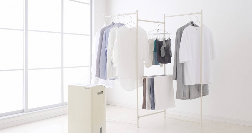 不少民眾冬天收衣服時，都有難以靠觸摸判斷衣服是否乾透的困擾。（示意圖／photoAC）