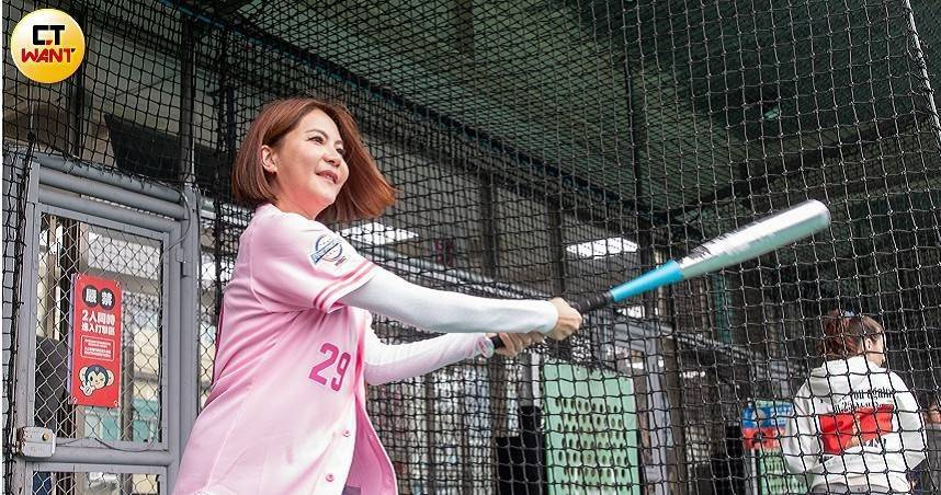 國民黨立委陳菁徽在代理孕母修法議題上遭質疑未利益迴避，因此宣布退出相關條文審查。（圖／CTWANT攝影組）