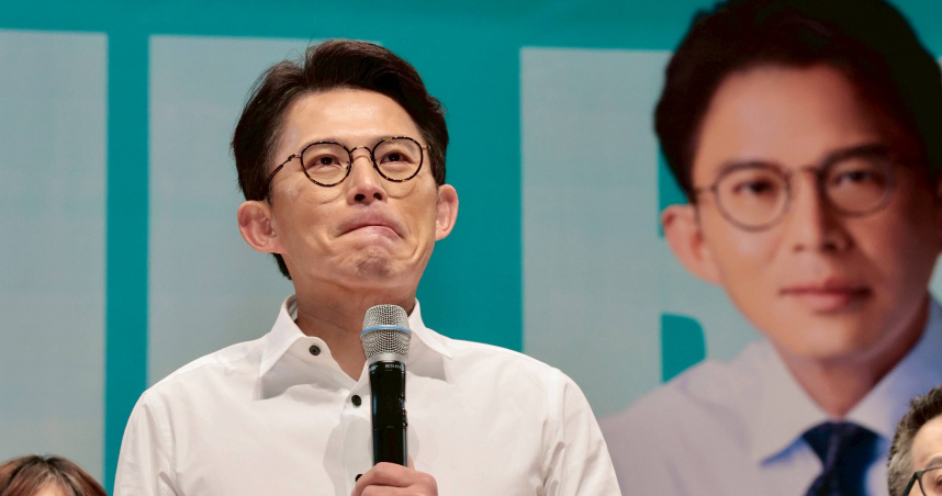 民眾黨主席黃國昌新書《向光前行》中提到太陽花學運自己是第一批衝入立法院的人。（圖／黃耀徵攝）