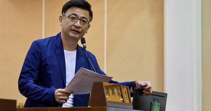 彰化縣議會6月23日餐會遭檢調偵辦，議長謝典霖及其父母謝新隆、鄭汝芬等人遭檢方聲請羈押，案件是否涉及選舉投票行賄仍待司法調查釐清。（圖／翻攝自謝典霖臉書）