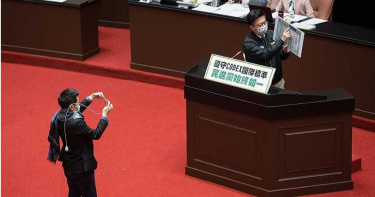藍綠萊豬大戰後 民進黨內陷混戰「笨蛋」、「格局」皆出口