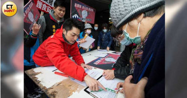 蔣萬安展現高人氣 反萊豬公投聯署800人現身力挺