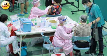 疫苗第三輪「48歲以下爽收通知」 系統疑出包?指揮中心回應