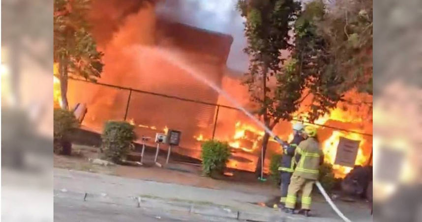 台南柳營科技工業區一家將廢紡織塑料轉化生質燃料的再利用工廠，之前發生過2次火警，今（11）日下午第3度發生火警。（圖／讀者提供）