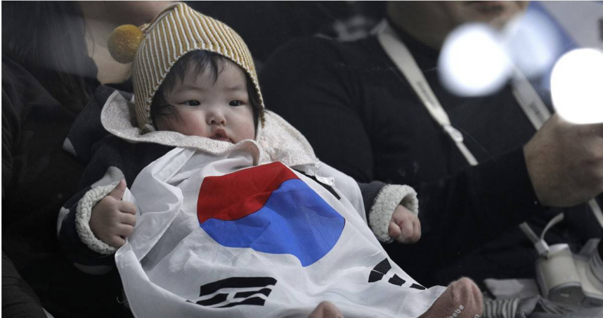 南韓富榮集團出資補助生育，員工每生1胎可領1億韓元。（圖／達志／美聯社）