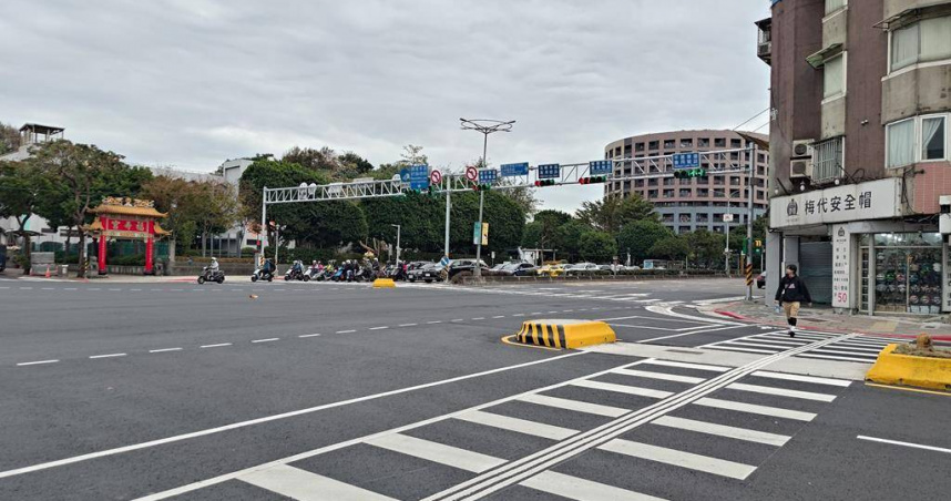 承德敦煌人行天橋，建造迄今超過30年，隨北市人本交通政策推動，已於2025年1月上旬拆除完成。（圖／北市新工處提供）
