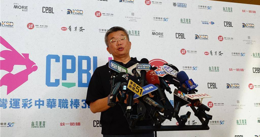 中華職棒會長蔡其昌透露外援戰力接洽進度，表示會拿出誠意爭取，但目前變數仍多。（圖／中國時報任義宇攝）