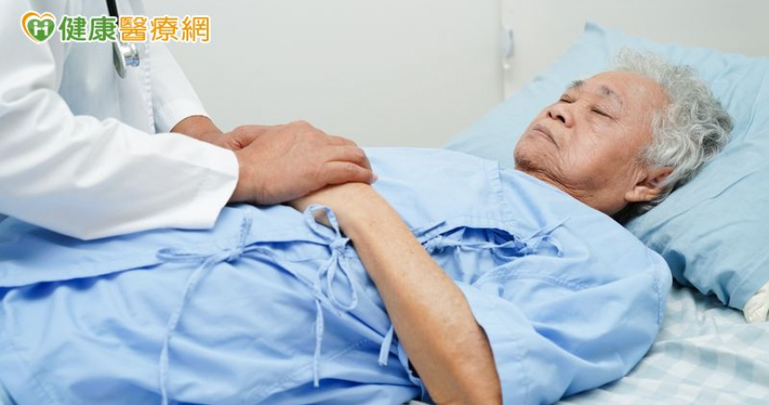 85歲高齡嬤大動脈阻塞「急性腦中風」　跨院合作成功挽救生命
