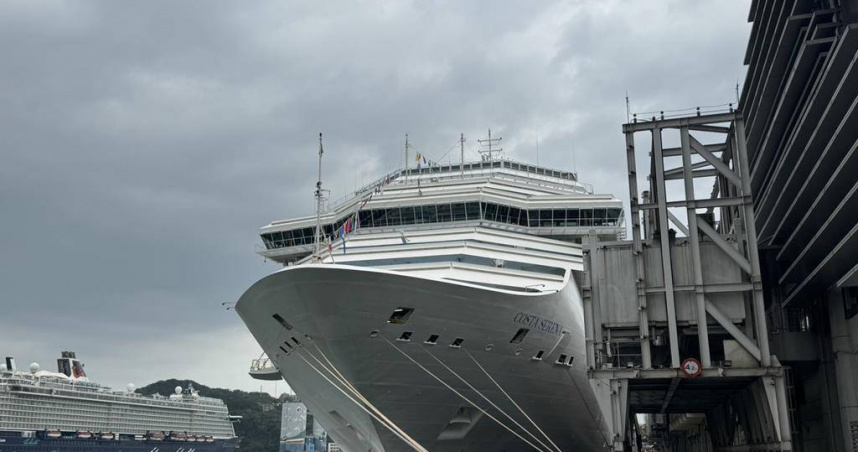 義大利籍歌詩達郵輪莎倫娜號8日自基隆港出發，但船方指出因安全因素，延後到12日上午才返航停靠基隆港。（圖／中國時報記者徐佑昇攝）