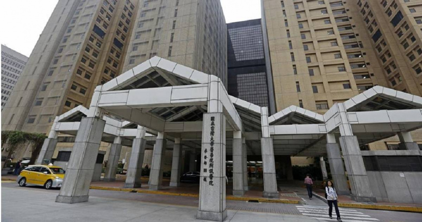 臺大醫院鷹架倒塌釀一死。（圖／報系資料照）