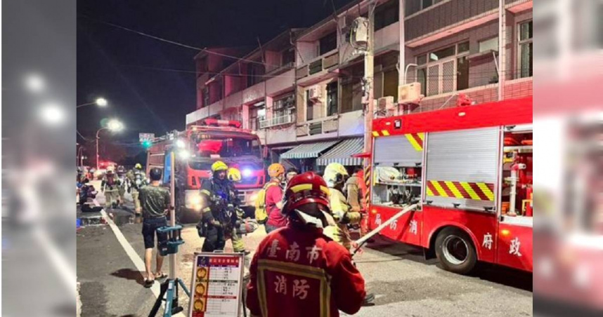 台南1名高中生在住處做「硝糖火箭」實驗，結果不慎引燃火勢，造成4人緊急逃生。（圖／翻攝畫面）