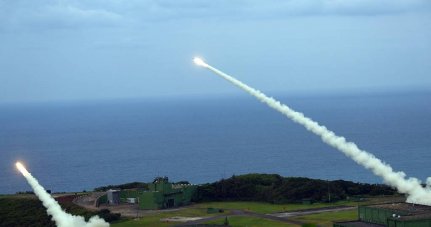海馬士火箭下午首度在九鵬基地進行射擊。(圖／中國時報記者鄧博仁攝)