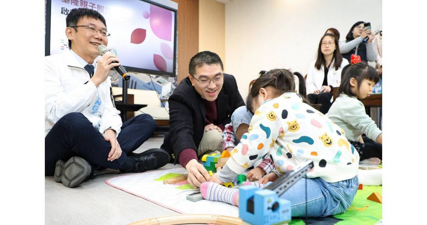 謝國樑市長視察兒少心理健康門診空間，強調：「讓孩子的情緒有人聽、有人懂，是市府的責任。」（圖／基隆市政府提供）。