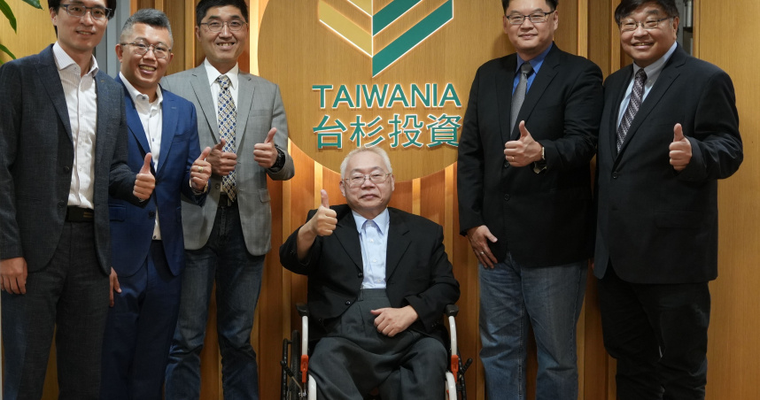 台杉投資生技基金投資協理林世永博士（左起）、鉅怡智慧共同創辦人暨副總鐘孟良博士、台杉投資中東歐基金執行合夥人王英明、鉅怡智慧創辦人吳炳飛博士、台杉投資生技基金執行合夥人黃立鑫、鉅怡智慧總經理張紹堯攜手合作，帶領鉅怡智慧在AI軟體醫材領域創造更多可能。（圖／鉅怡智慧提供）