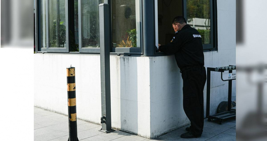 一名社區保全調閱警衛室監視器後，赫見讓他永生難忘的一幕。（示意圖／Unsplash）
