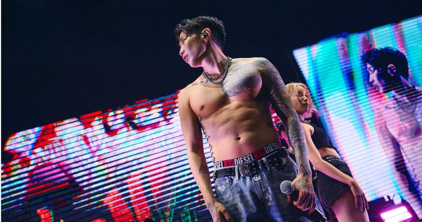 Jay Park大秀結實腹肌完美身材。(圖/Live Nation Taiwan提供)