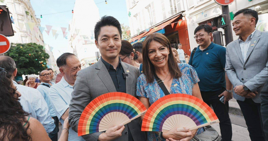 台北市長蔣萬安應邀出席法國音樂節，與巴黎市府團隊共襄盛舉，現場感受市民參與的熱情與文化活力，並就多元議題進行深入交流。（圖／台北市政府提供）