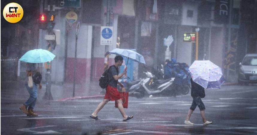 豪雨炸南台造成多處災情。（示意圖／劉耿豪攝）