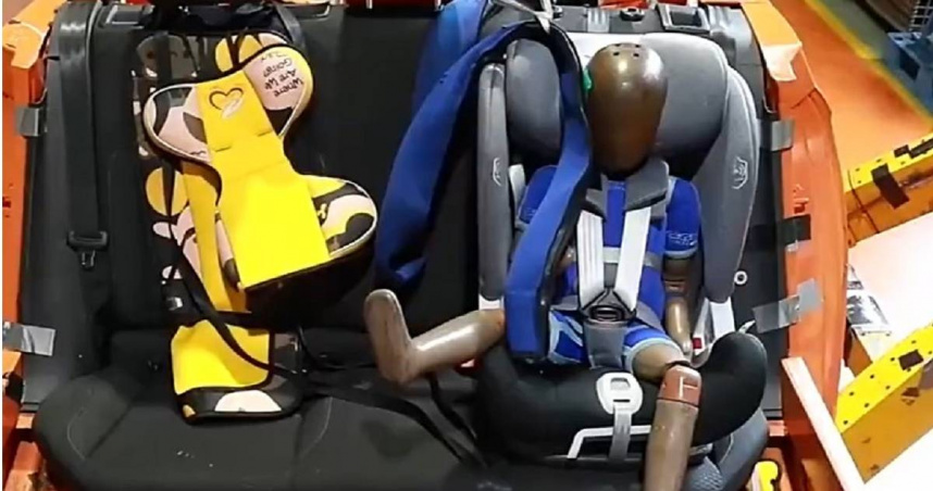 兒童安全坐墊經過專業檢測不安全。（圖／翻攝央視新聞）