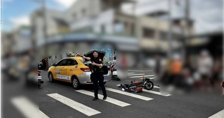 酒駕女騎電動車撞小客車。（圖 ／翻攝畫面）