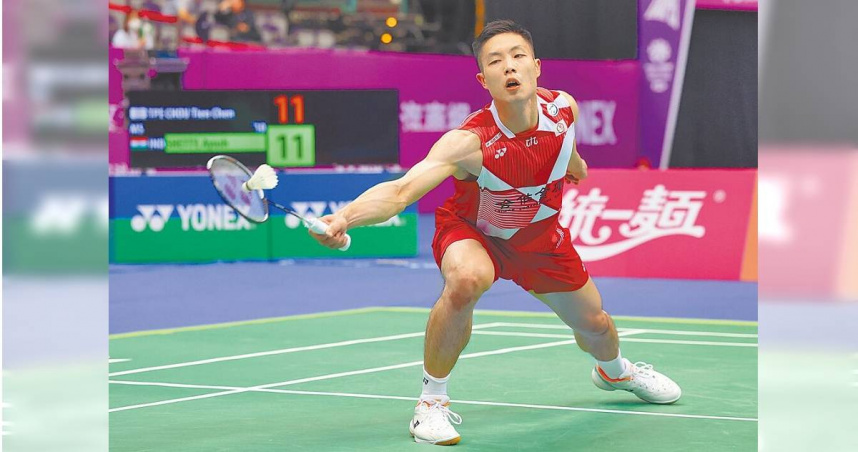 台灣「羽球一哥」周天成在北極羽球公開賽決賽奮戰。（圖／中華羽協提供）
