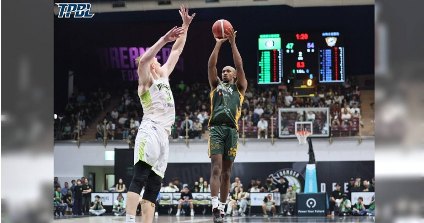 克羅馬19日拿下30分、13助攻與10籃板的大三元。（圖／TPBL提供）